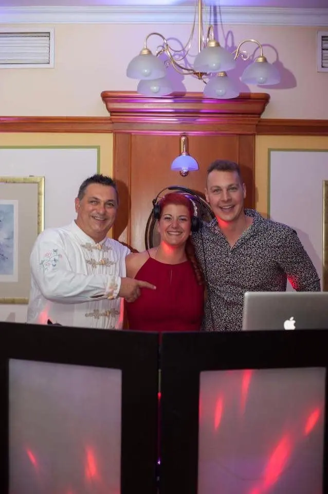 Esküvői DJ fotó – Fenyvesi Zsolt, buli és fénytechnika